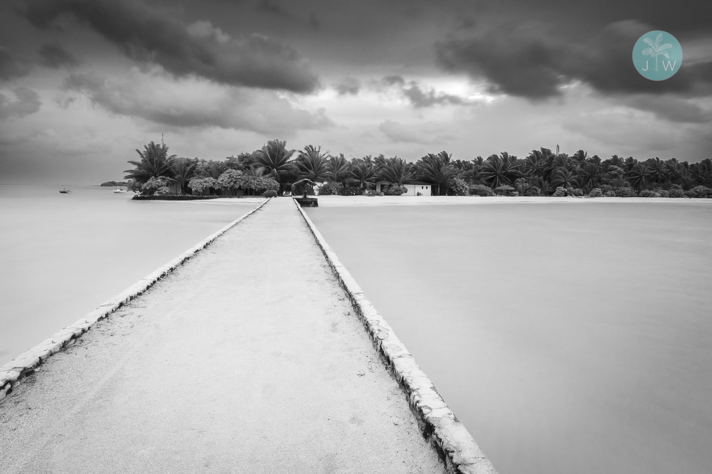 Rihiveli Wharf B&W